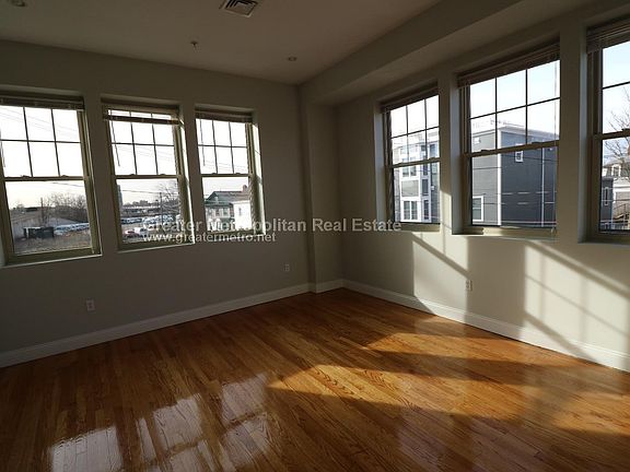 5th image of 5 Woodworth St