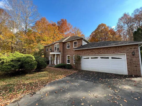 6001 River Forest Dr, Manassas, VA 20112