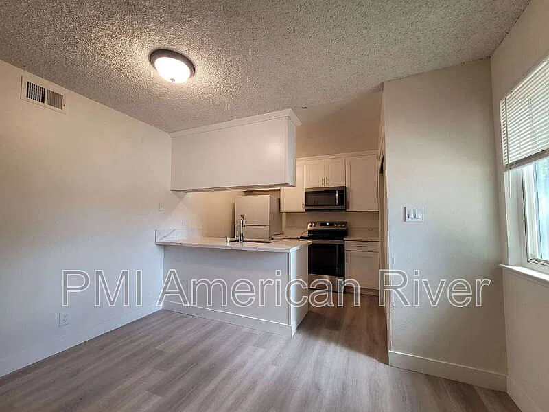 2 bed, 1.0 bath, 795 sqft, $1,730 — Photo 3