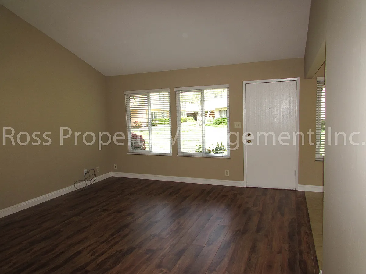 Building Photo - 4765 Saginaw Cir