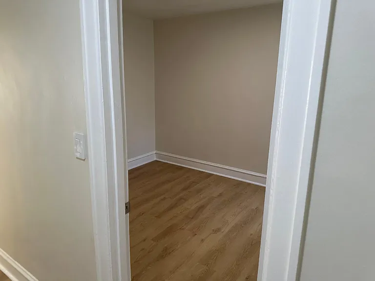 5707 N Woodstock St — Photo 10