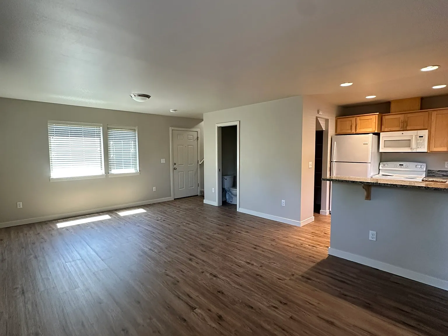 2 bed, 2.5 bath, 1049 sqft, $1,795 — Photo 2