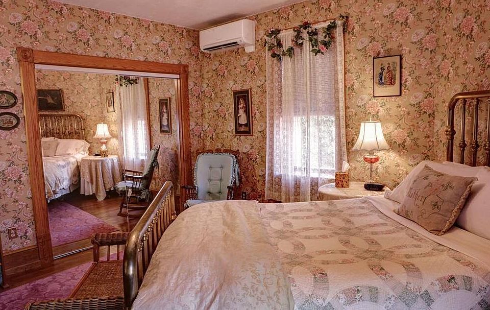 Beautiful bedroom with comfy Queen sized bed & spacious closet.