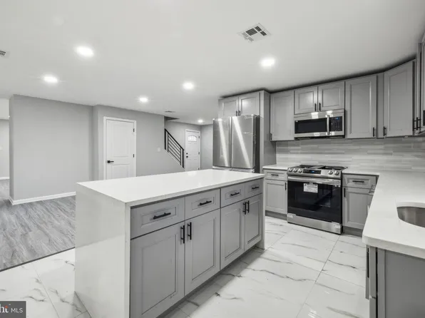 645 W Broad St, Gibbstown, NJ 08027