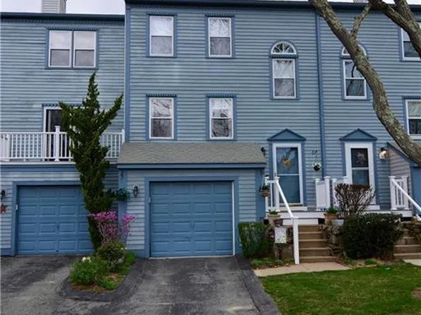 1 Willow Glen Cir APT 105, Warwick, RI 02889