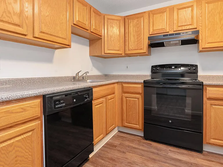 South Winds Apartments — Photo 33