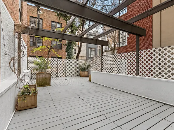 121 East 61st Street image 10 of 12