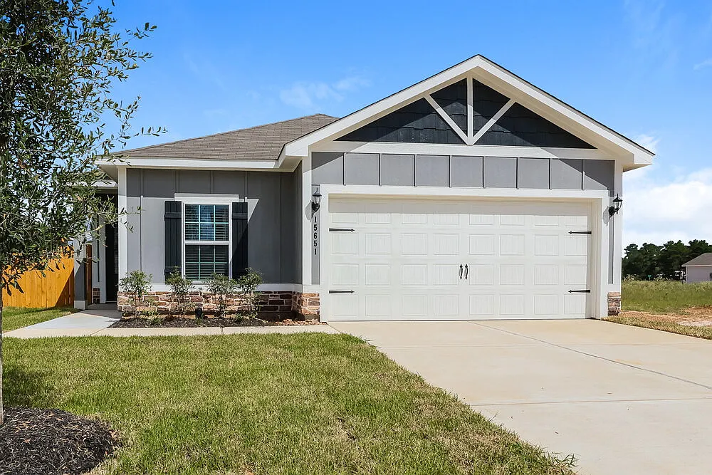 4 bed, 2.0 bath, 1793 sqft, $1,725 — Photo 1