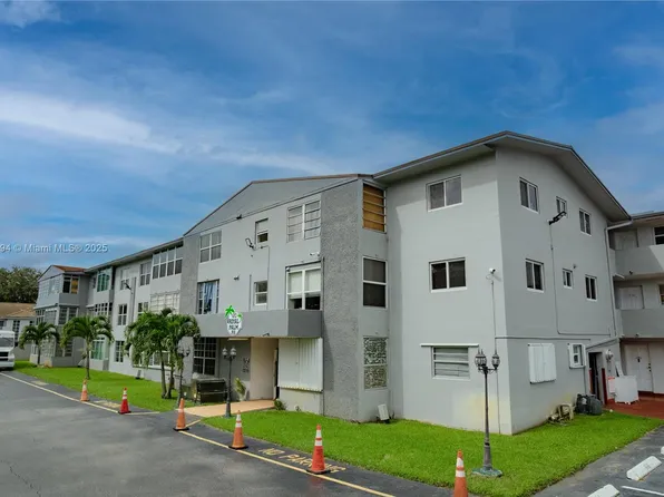 120 Royal Palm Rd APT 315, Hialeah Gardens, FL 33016