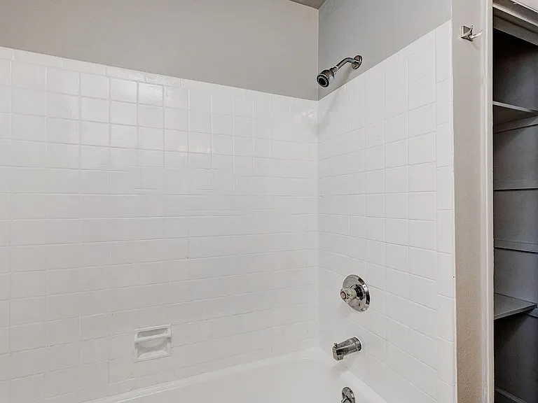 1415 S Corona Ave — Photo 10