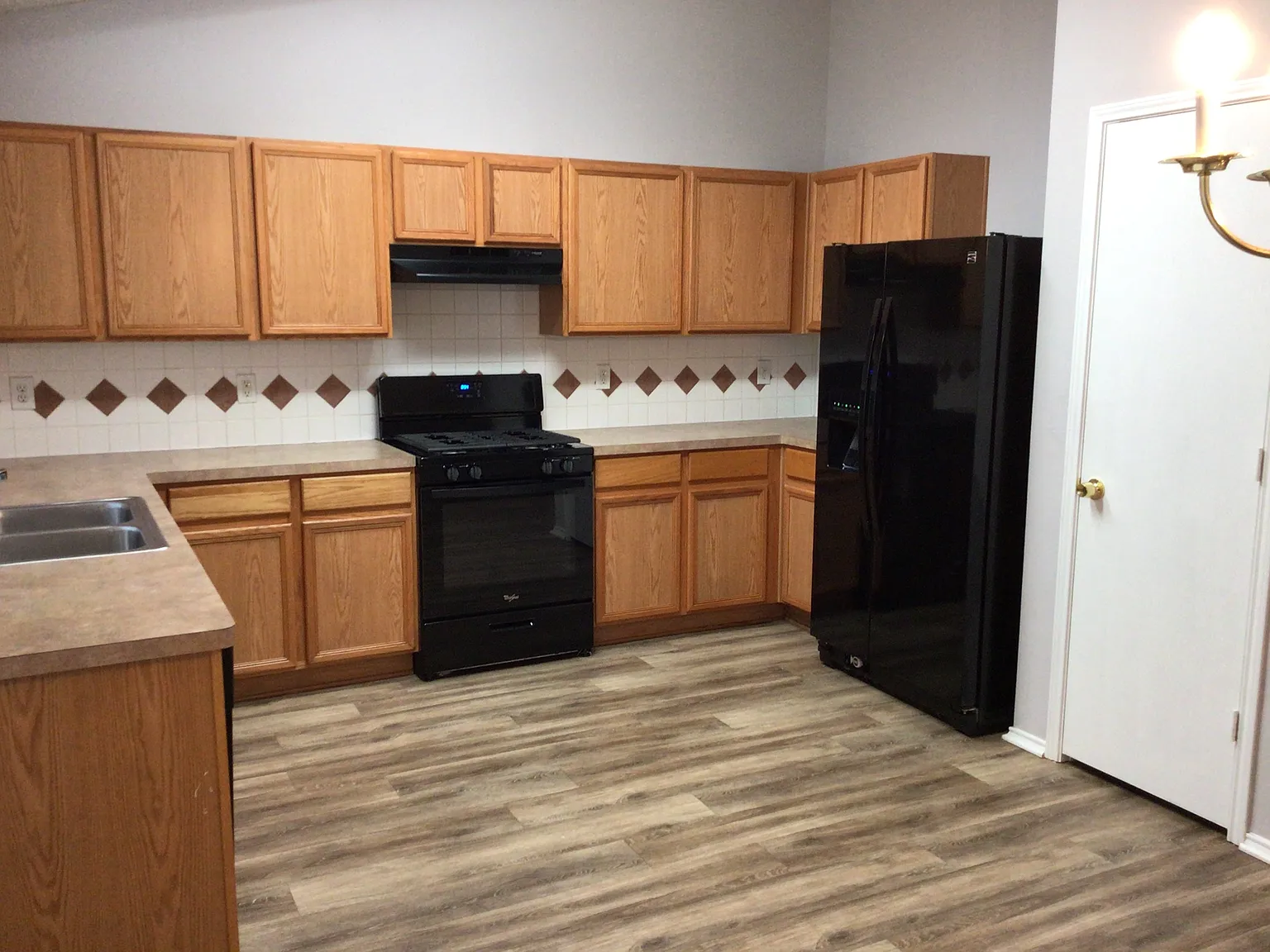 3 bed, 2.0 bath, 1611 sqft, $2,225 — Photo 3