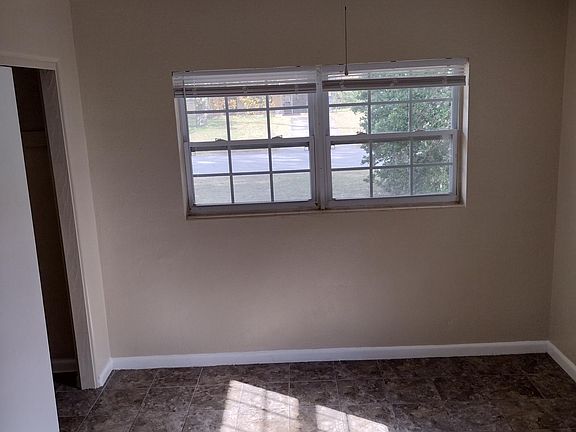3rd image of 140 N Hilltop Dr