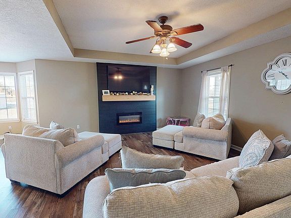 2nd image of 405 Benjamin Dr