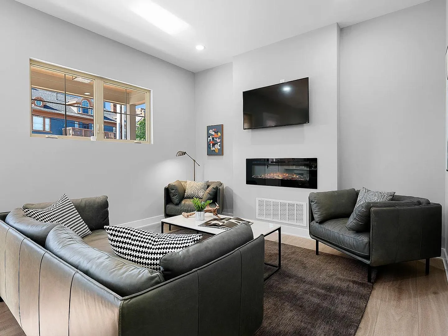 1012 E Long St - Unit B — Photo 4