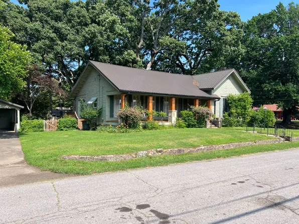 201 S 8th St, Ozark, AR 72949