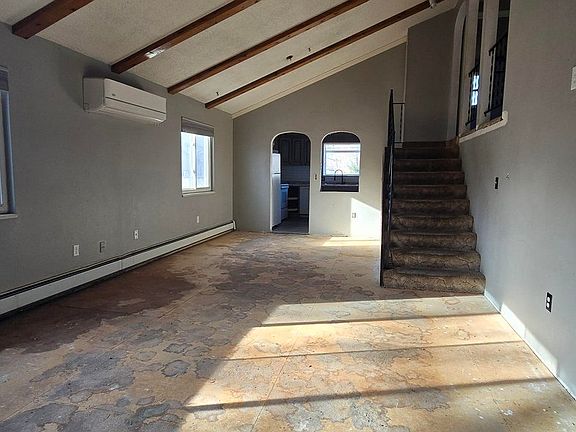 2nd image of 901 Wilson Ave