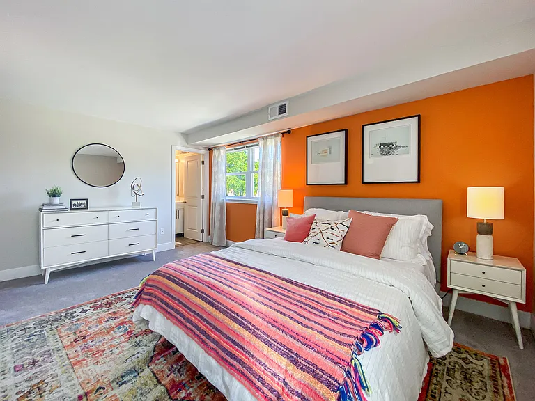 550 S Dupont Pkwy — Photo 24