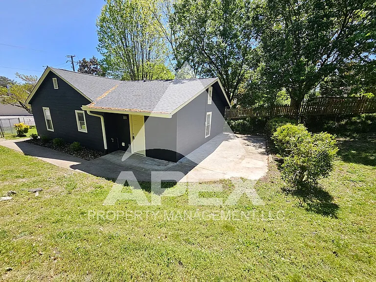 915 Forsythe St — Photo 19