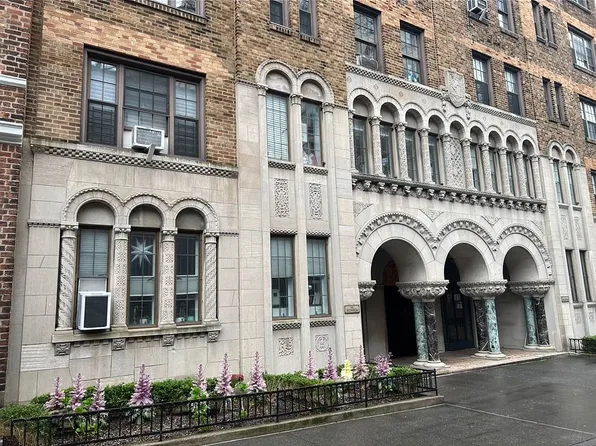 70 Remsen St APT 2D, Brooklyn, NY 11201