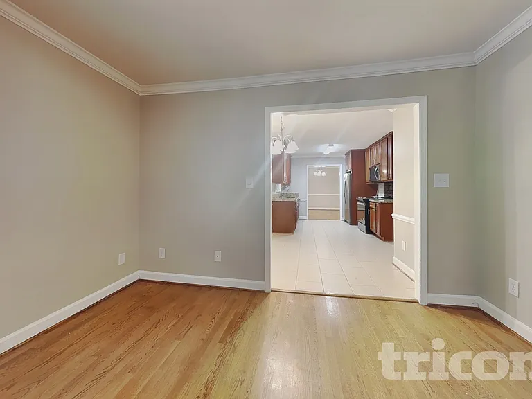 3200 Oliver Dr — Photo 2