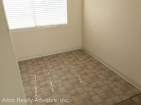 3rd image of 2421 Karen Dr APT 4