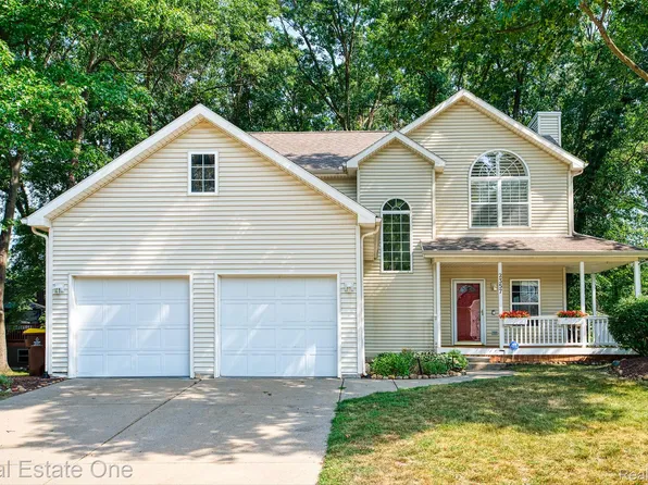 2357 Laurel Oak Dr, Howell, MI 48855