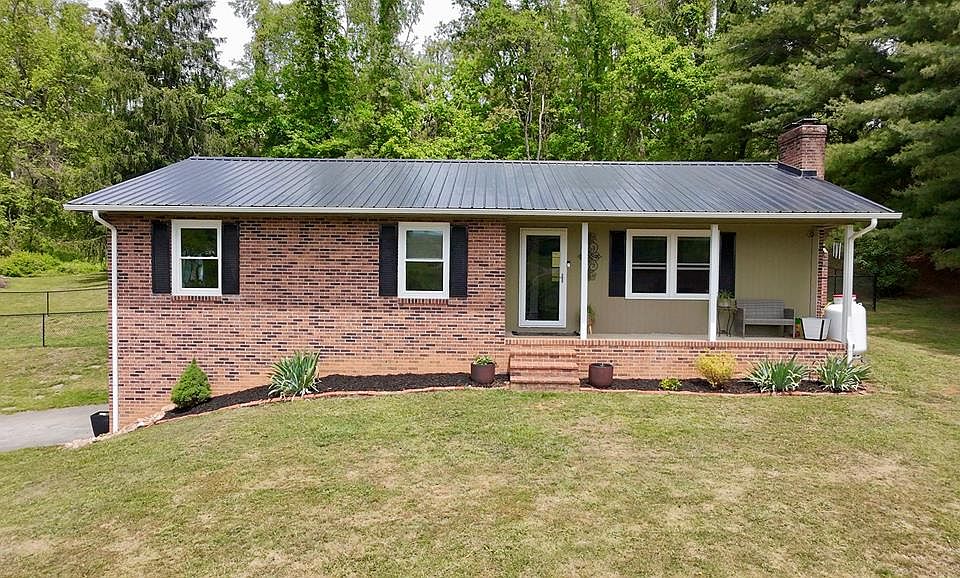 1st image of 260 Rolling Hills Dr