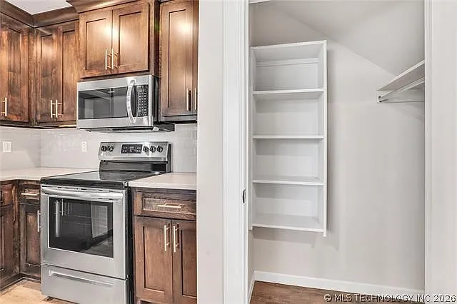724 N Date Ave — Photo 6