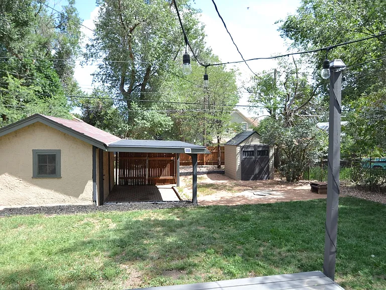 821 N Walnut St — Photo 23