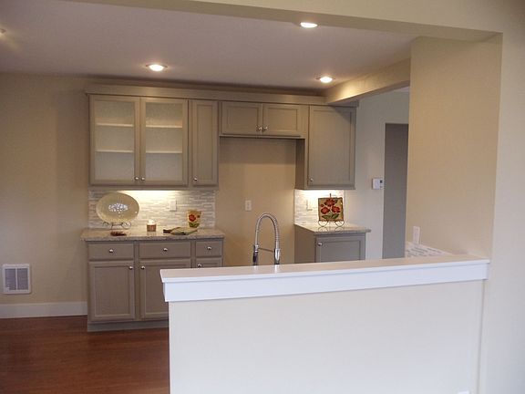 4th image of 8401 192nd St E