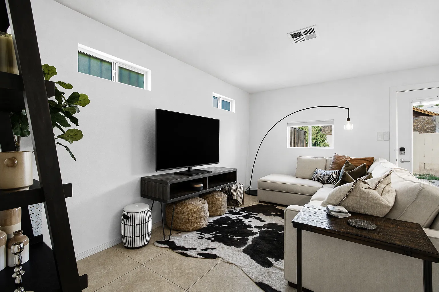 Studio, 625 sqft, $2,100 — Photo 2