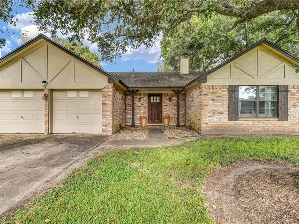 1307 Rev Swinney St, West Columbia, TX 77486