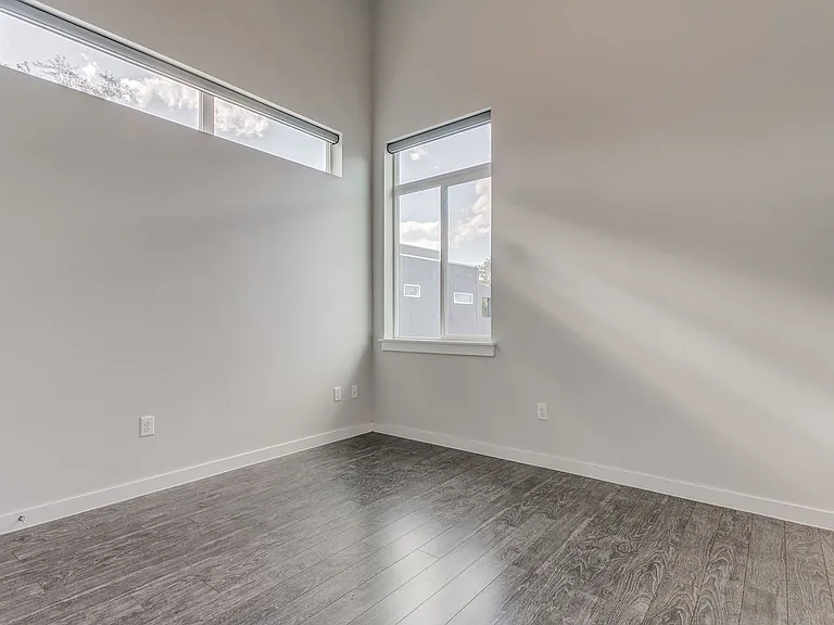 330 Clay St #24 — Photo 19