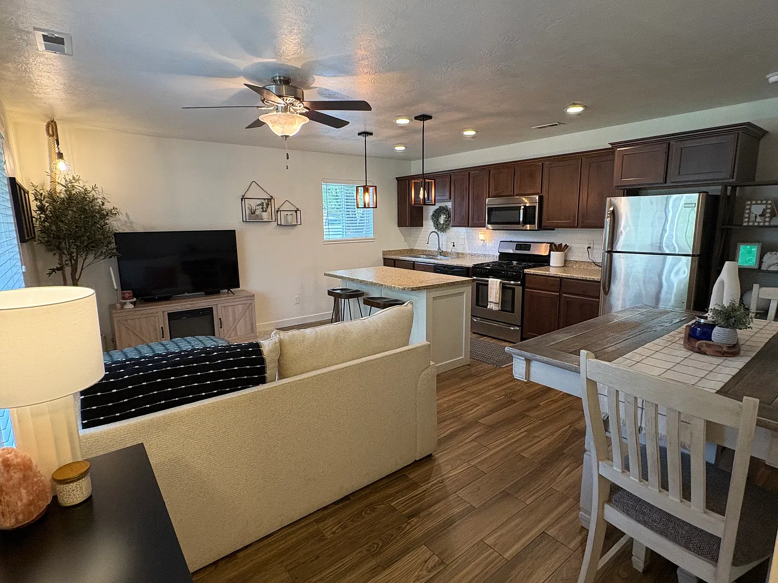 3 bed, 1333 sqft, $2,000 — Photo 1