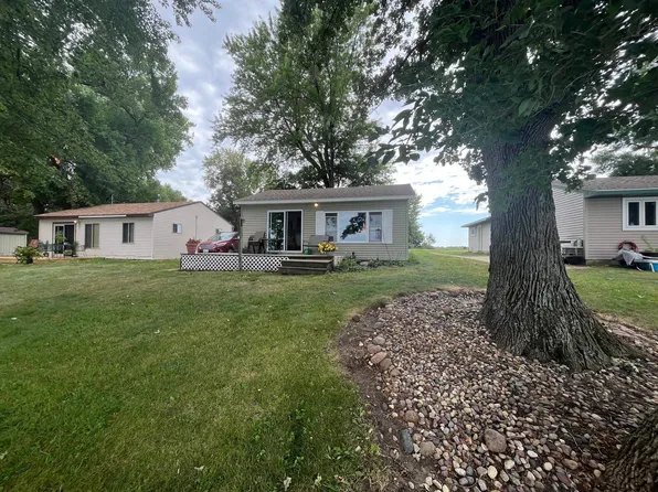 25720 Pasture Rd, Spirit Lake, IA 51360