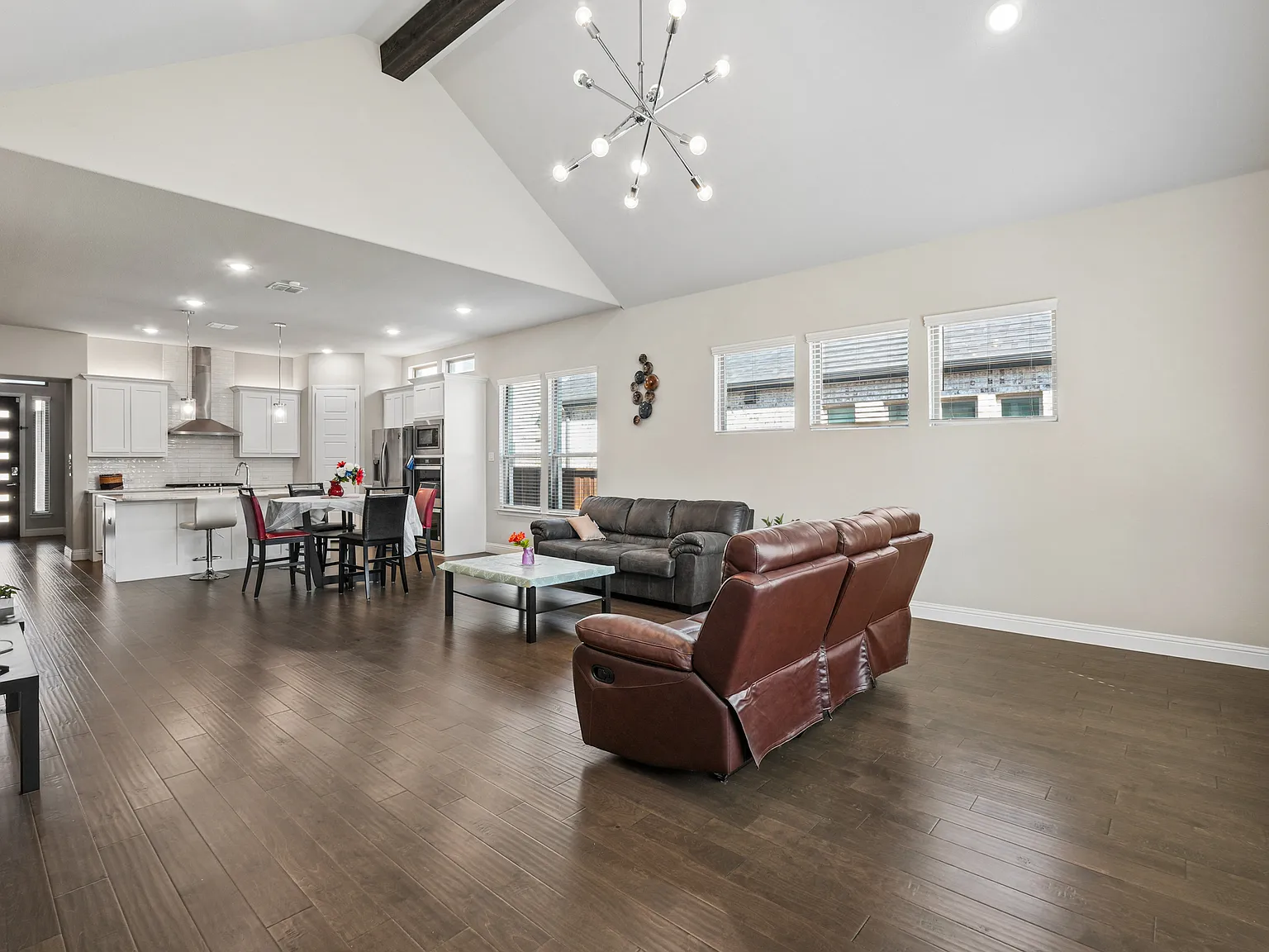 5 bed, 3445 sqft, $4,500 — Photo 4