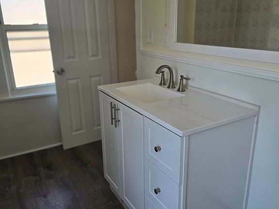 4th image of 22 Newton Ave #2