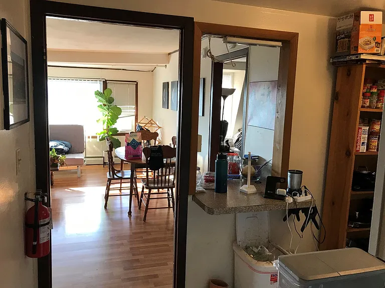 514 S Aurora Street — Photo 4