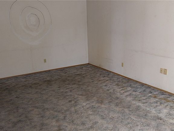 5th image of 102 Conifer Ct