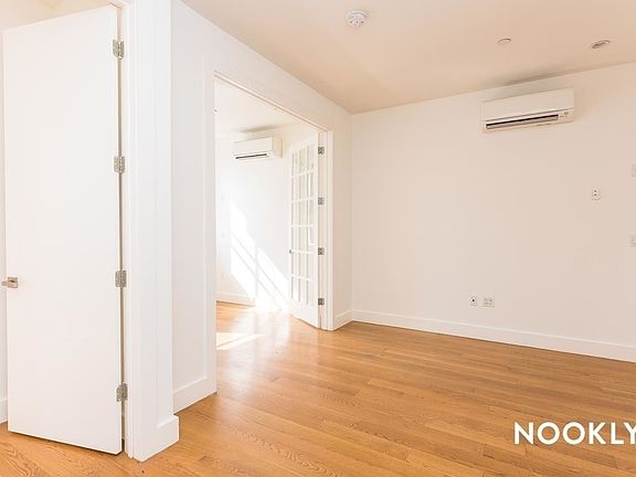 4th image of 140 Manhattan Ave #6