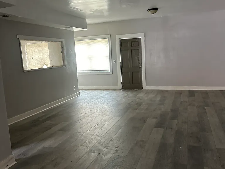 1904 Lamar Ave — Photo 7