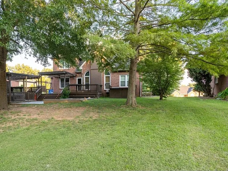 735 Courtland Ave — Photo 3