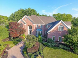 12 Roxbury Ln, Pittsford, NY 14534