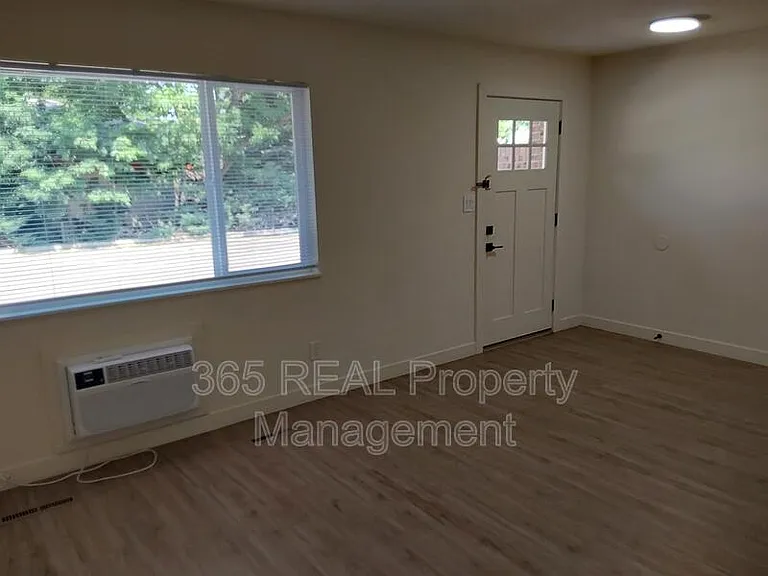 1701 Palm Dr #3 — Photo 2