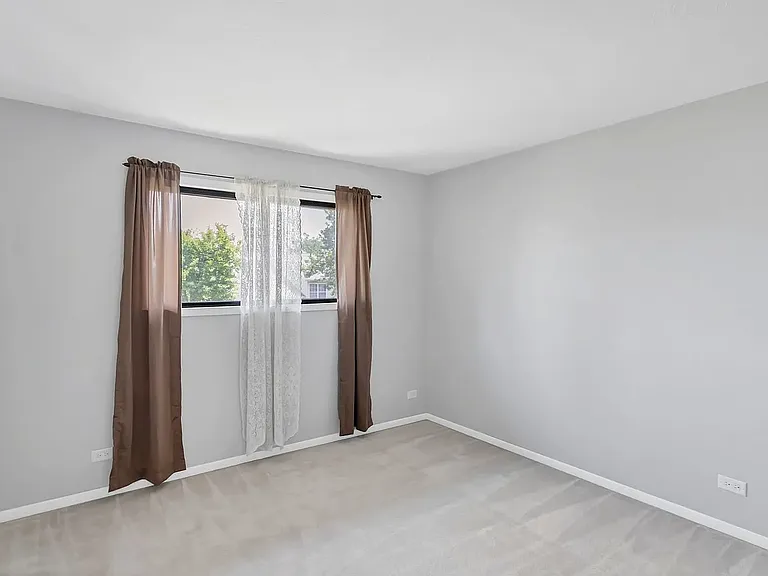 841 Dighton Ln — Photo 14