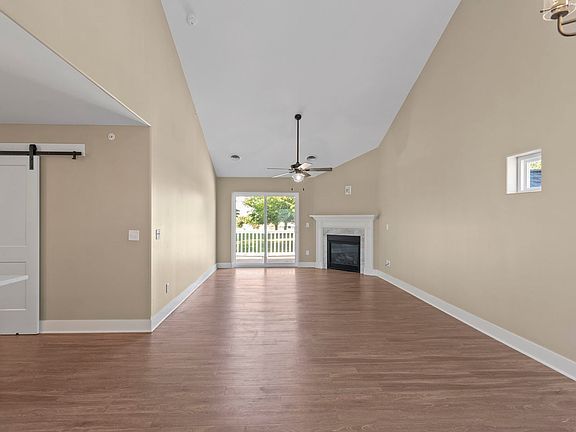 4th image of 2926 Shanes Way #2926