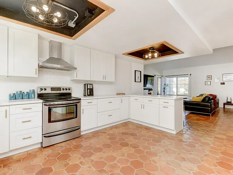 2735 Waterbury Way — Photo 7