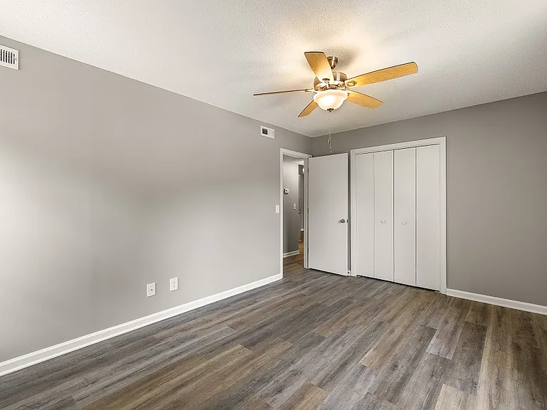 Timberwood Place Apartments — Photo 8