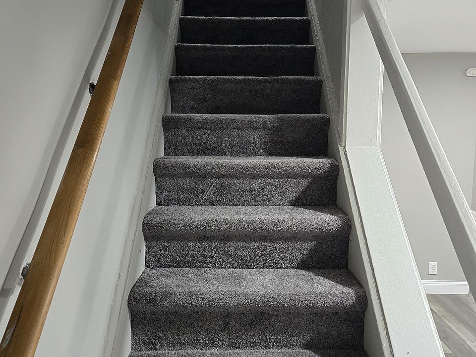 Carpeted staircase leading to 4 bedrooms and bathroom