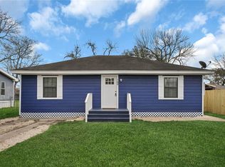 709 N Magnolia St, Highlands, TX 77562